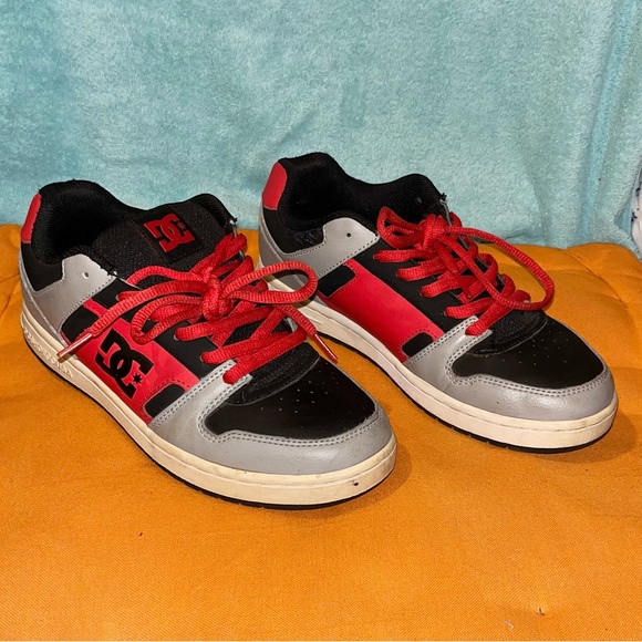 DC Shoes Men’s Leather Skateboarding Athletic Shoes Sneakers. Sz 8.5. - Picture 1 of 7